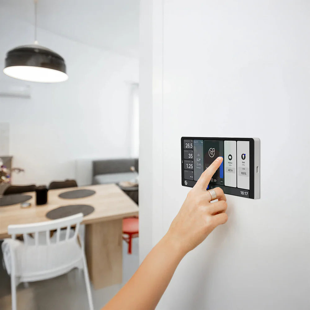 Shelly Wall Display X2 Silver – Nástěnný dotykový panel s Wi-Fi a Bluetooth Shelly Wall Display X2 Silver – Nástěnný dotykový panel s Wi-Fi a Bluetooth